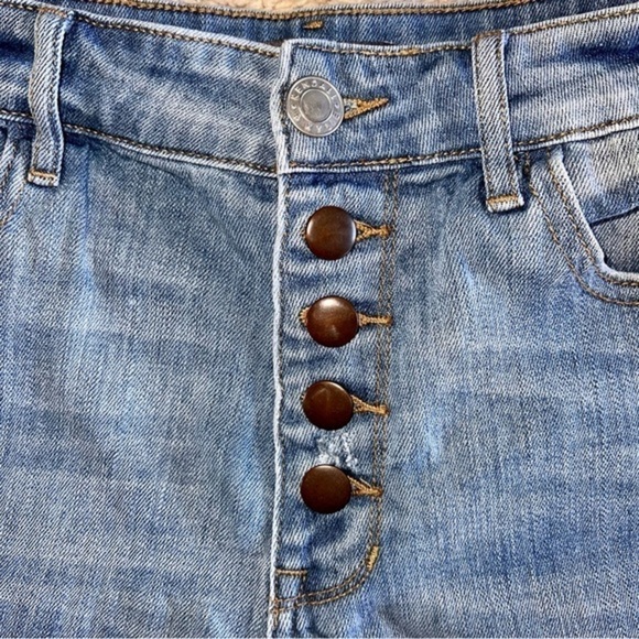 #109 🥀 Kendall & Kylie Jean Shorts - Picture 3 of 7